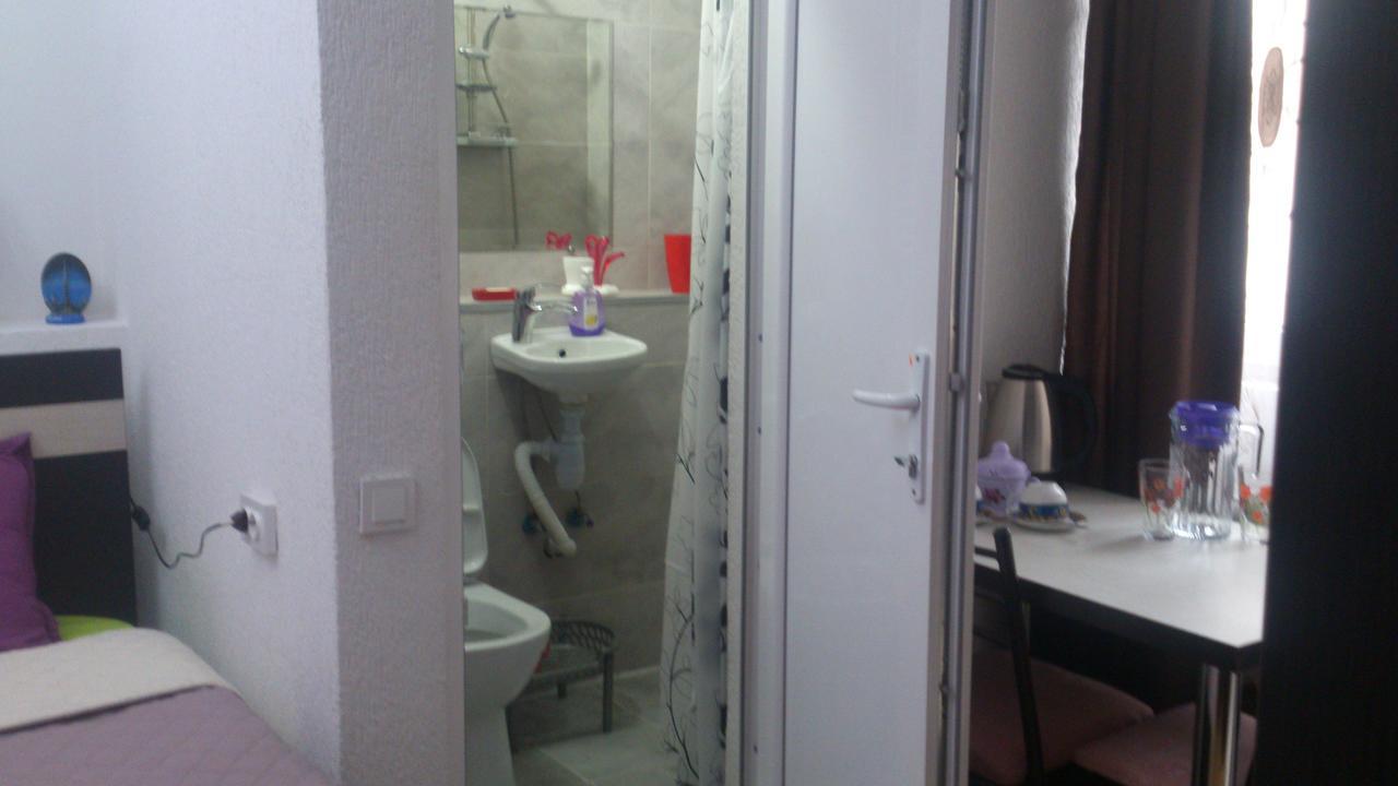 Guest House Madonna Tbilisi Exterior photo